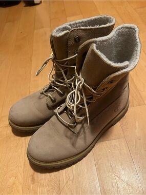 Wheat/Tan Lace-Up Winter Boots with Shearling Lining